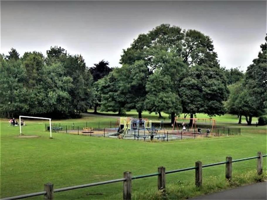 -F5Gh- For Relaxed & Cosy Stay, Free Parking, Wifi Leeds (West Yorkshire) Exterior foto